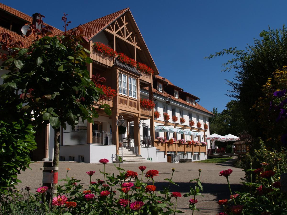 Hotel Landgasthof Rossle Berau Exterior foto